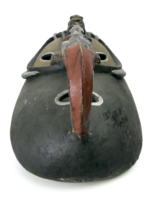 Masque chimérique Papou en bois sculpté polychrome (dessous)