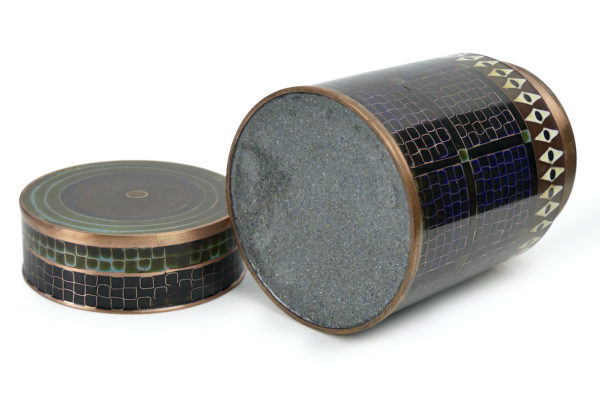 Petit pot en cloisonné noir et brun Fabienne Jouvin (ouvert dessous)