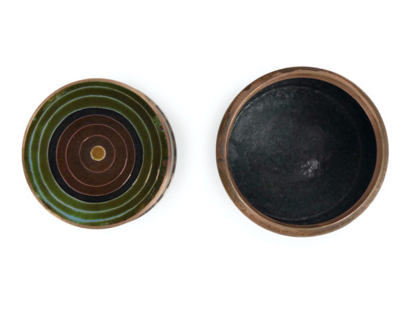 Petit pot en cloisonné noir et brun Fabienne Jouvin (ouvert dessus)
