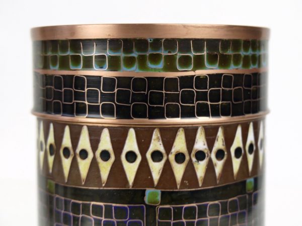 Petit pot en cloisonné noir et brun Fabienne Jouvin (détail)