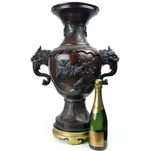 Encensoir monumental kōro japonais ancien en bronze et laiton (proportion)