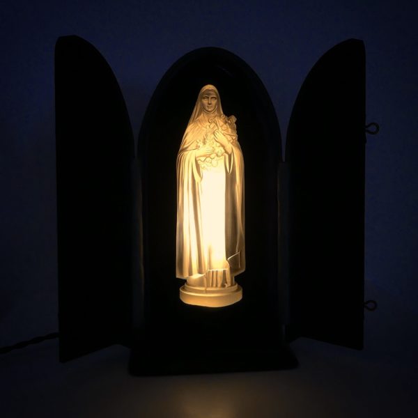 Statuette de Sainte Thérèse de Lisieux Art déco en verre dépoli dans niche lumineuse (allumé)