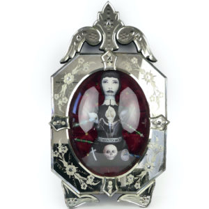 Cadre miroir style vénitien ciselé poupée vaudou verre bombé (face)