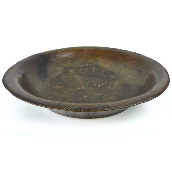 Grand plat monoxyle traditionnel congolais ancien en bois ciselé (3/4)