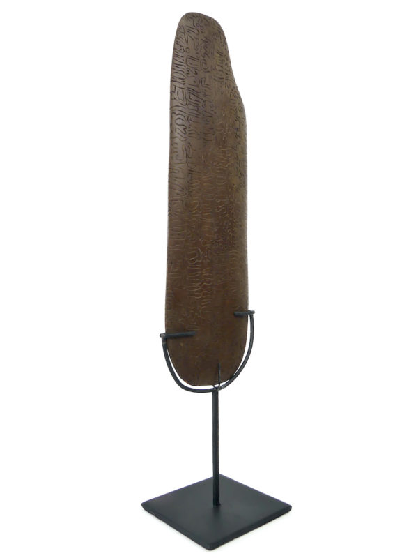 Rongorongo Rapa Nui plaquette en bois ciselé soclé Île de Pâques
(3/4)