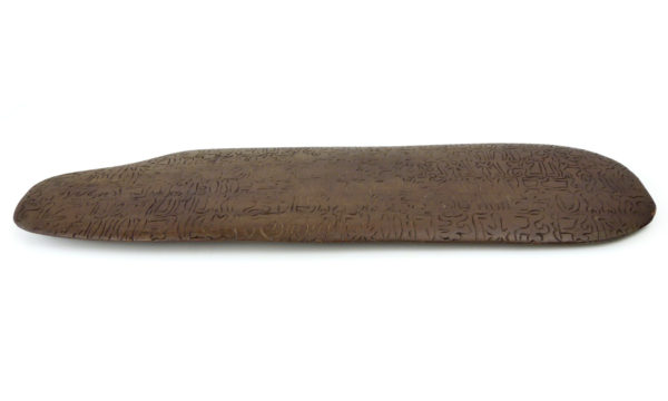 Rongorongo Rapa Nui plaquette en bois ciselé soclé Île de Pâques
(profil)
