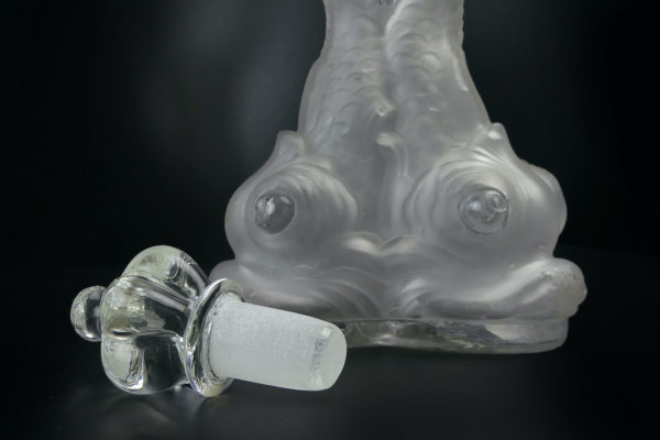 Bouteille carafe Legras 3 poissons en verre soufflé bouche avec bouchon (détail)