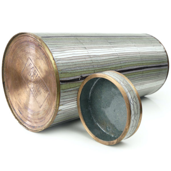 Pot à thé bambou vert de gris en cloisonné Fabienne Jouvin (dessous ouvert)