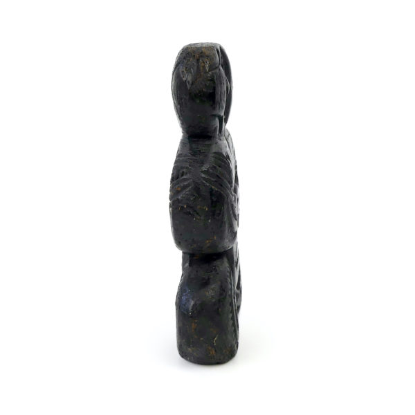 Teko Teko Maori plat sculpté en bois brun foncé et ormeaux (profil)