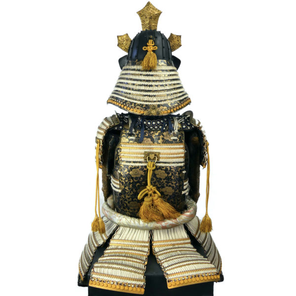 Yoroi noir et or armure de samouraï au kamon Takanoha (dos)