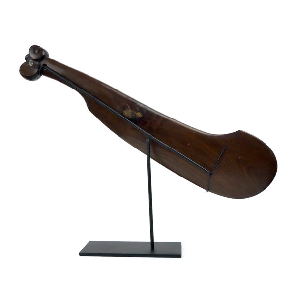Grand Wahaika massue maori en bois dur sur socle Nouvelle-Zélande (dos)