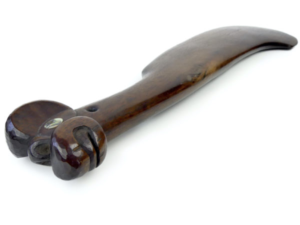 Grand Wahaika massue maori en bois dur sur socle Nouvelle-Zélande (3/4)