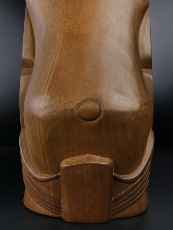 Grand Moaï Rapa Nui Île de Pâques en bois précieux ciselé (détail)