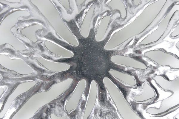 Large plat corbeille corail en fonte d'aluminium design (détail)