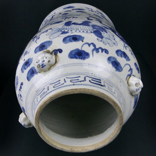 Jarre de temple chinoise en porcelaine décor bleu Lions de Shi (ouvert dessus)