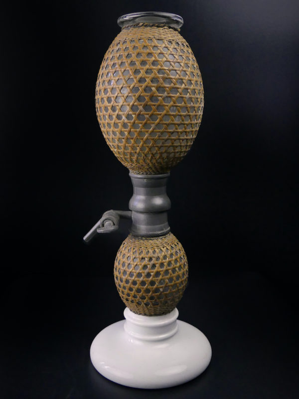 Siphon gazogène BRIET à cannage Eau de Seltz Paris Fin XIXe (profil)