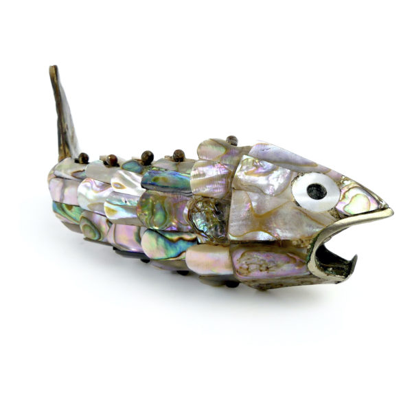 Décapsuleur poisson articulé en ormeau et perle d’eau douce (3/4)