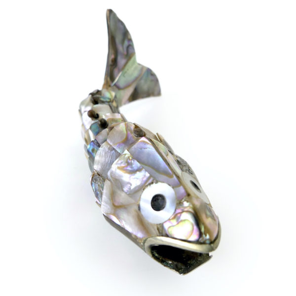 Décapsuleur poisson articulé en ormeau et perle d’eau douce (face)