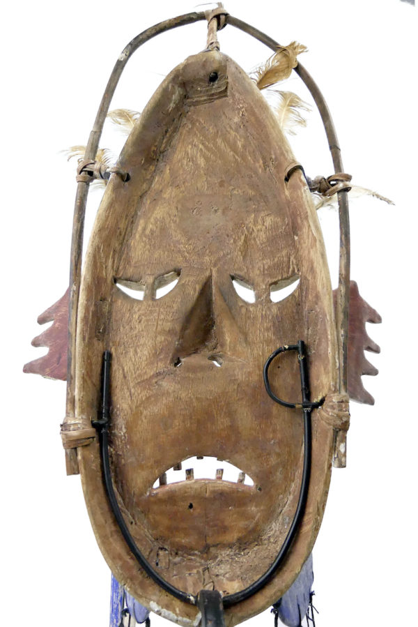 Grand masque esprit baleine Yupik céphalomorphe sur pied (dos)
