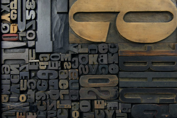 Cadre de caractères d’imprimerie vintage en bois (détail)