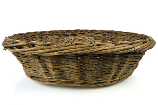 Grand banneton couronne ancien en osier pour la boulangerie (profil)
