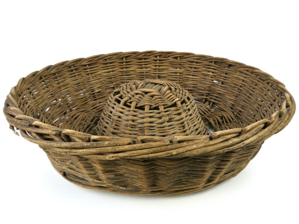 Grand banneton couronne ancien en osier pour la boulangerie (profil)