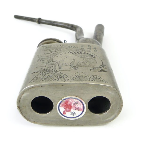 Pipe à eau chinoise ancienne en métal ciselé Chine 1900 (dessous)
