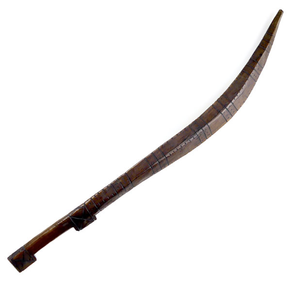 Sabre salomonais ancien en bois dur sculpté originaire de l’Archipel des Salomon