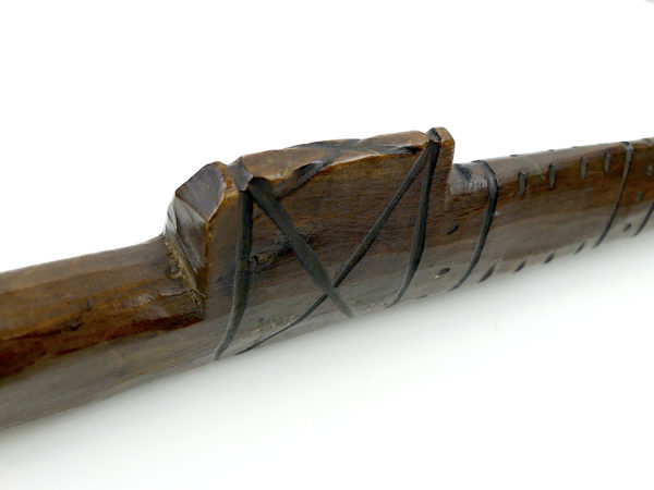 Sabre salomonais ancien en bois dur sculpté originaire de l’Archipel des Salomon (détail)