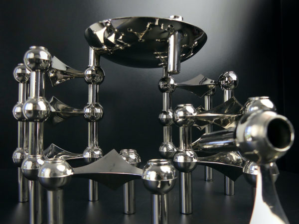 Set de 10 bougeoirs tripodes et coupelle en métal Fritz Nagel (dessous)