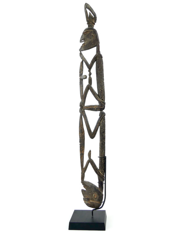 Fine sculpture Asmat Irian Jaya ancienne en bois léger sur socle (profil)