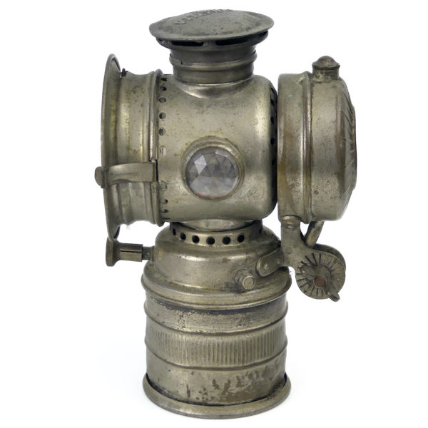 Lampe à carbure acétylène ancienne de la marque française VITAPHARE (profil)