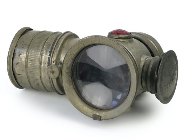 Lampe à carbure acétylène ancienne de la marque française VITAPHARE (face 3/4)