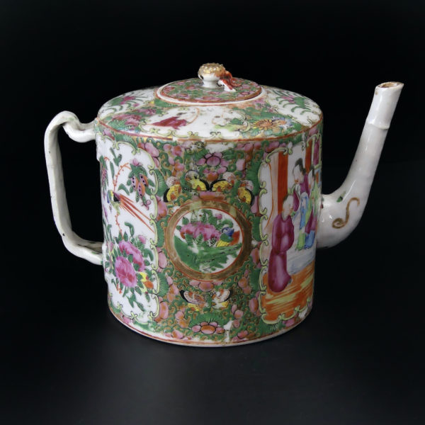 Théière en porcelaine de Canton Famile rose Chine XIXe (profil)