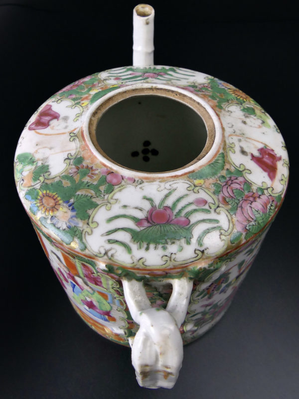 Théière en porcelaine de Canton Famile rose Chine XIXe (dessus 3/4)
