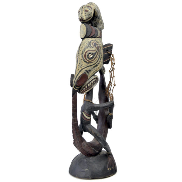 Cimier iatmul polychrome figure masculine opossum et crocodile (3/4)