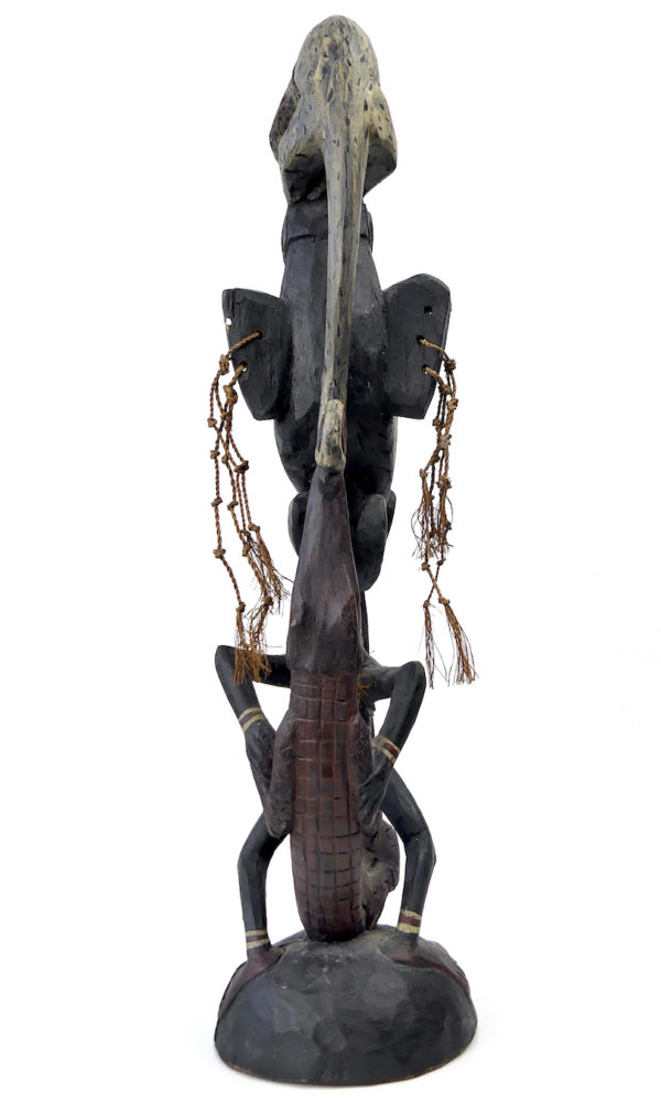 Cimier iatmul polychrome figure masculine opossum et crocodile (dos)