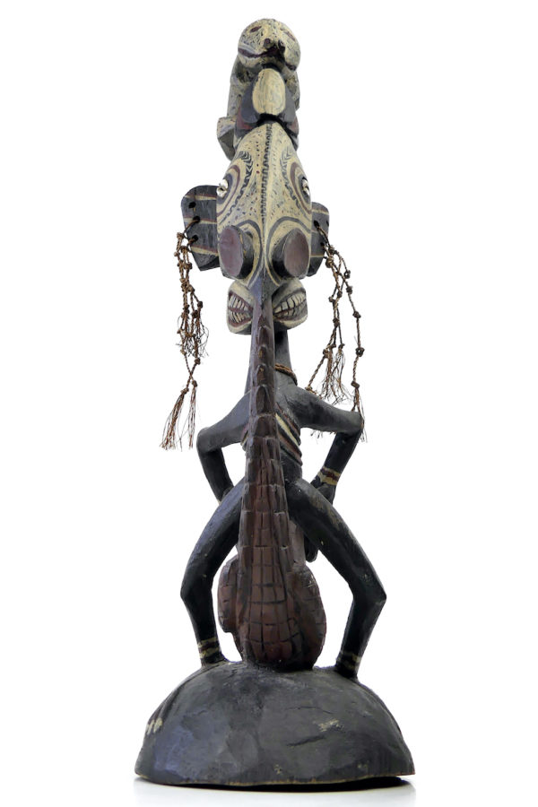 Cimier iatmul polychrome figure masculine opossum et crocodile (face)