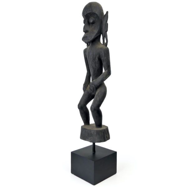 Statue Modang Dayak en bois de fer de Bornéo sur socle (3/4)
