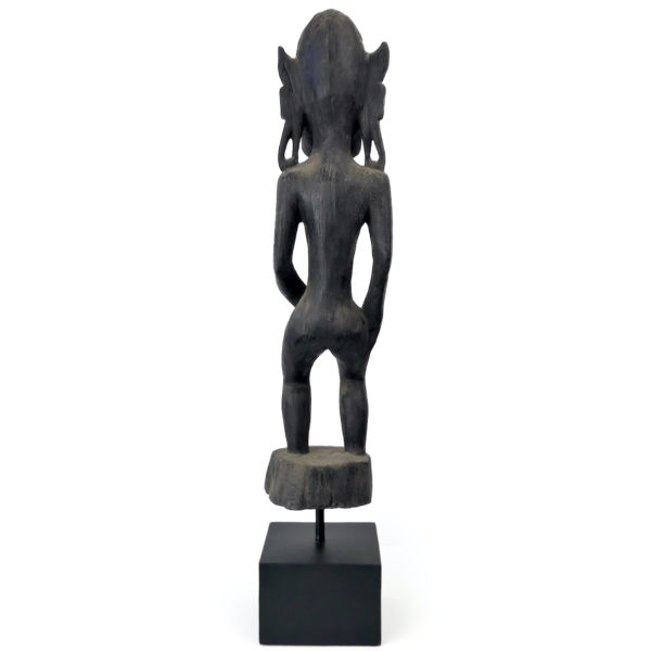 Statue Modang Dayak en bois de fer de Bornéo sur socle (dos)