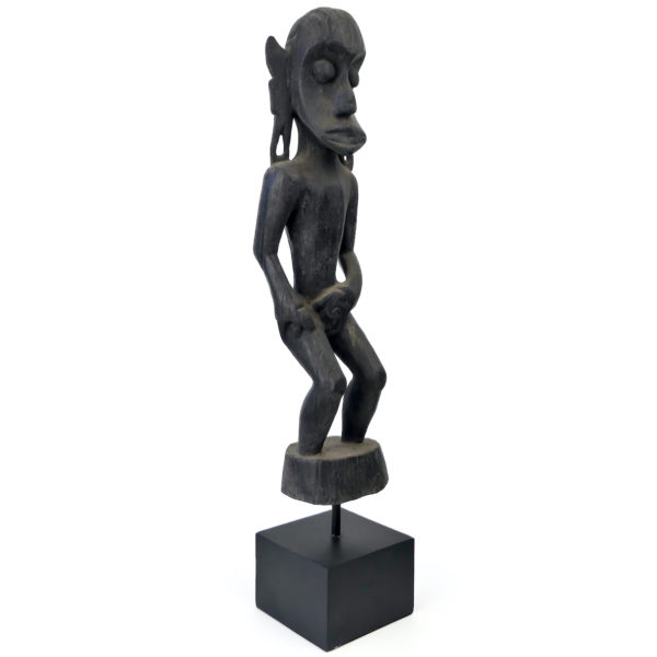 Statue Modang Dayak en bois de fer de Bornéo sur socle (3/4)