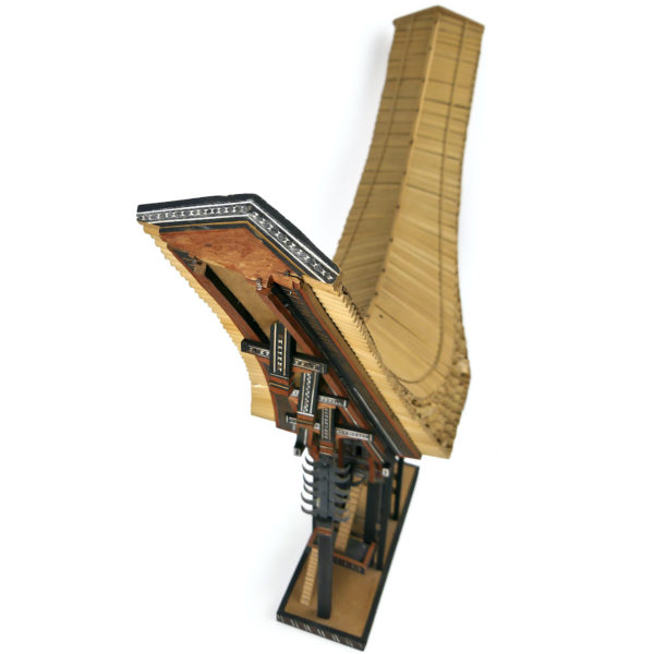Grande maquette Tongkonan Toraja en bois léger Sulawesi Indonésie (dessus 3/4)