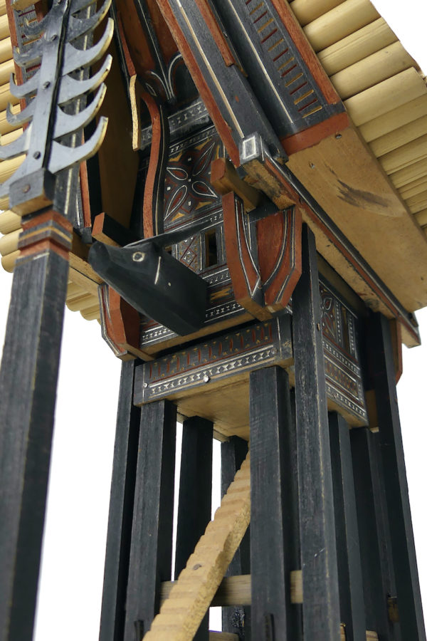 Grande maquette Tongkonan Toraja en bois léger Sulawesi Indonésie – Image 15