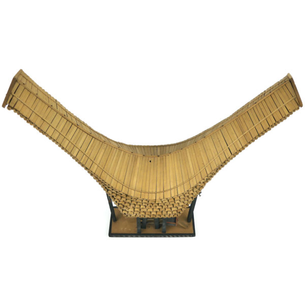 Grande maquette Tongkonan Toraja en bois léger Sulawesi Indonésie (dessus)