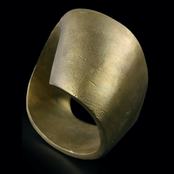 Sculpture ruban de Moebius en acier doré (3/4)