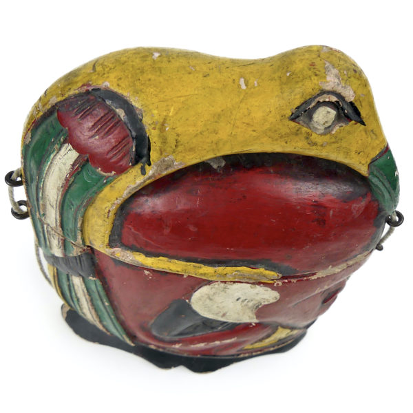 Boîte à médecine Sasak de chaman polychrome avec couvercle Lombok (dessus)