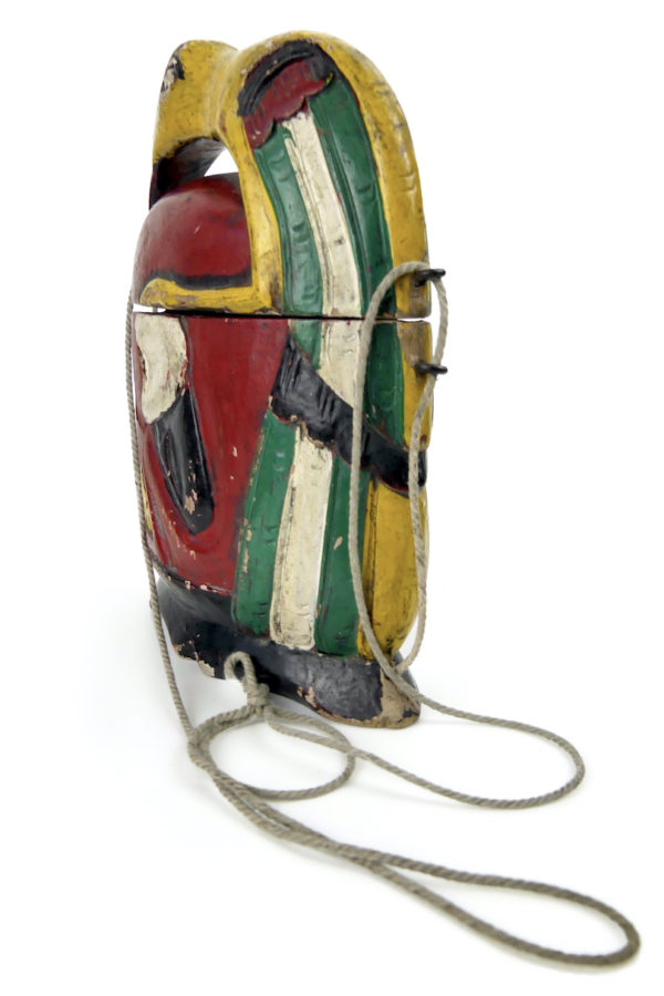 Boîte à médecine Sasak de chaman polychrome avec couvercle Lombok (3/4 dos)