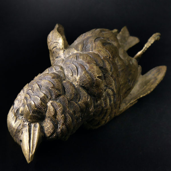 Petit oiseau mort en bronze patiné Bronze animalier Objet de curiosité (3/4)