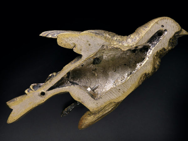 Petit oiseau mort en bronze patiné Bronze animalier Objet de curiosité (dos)