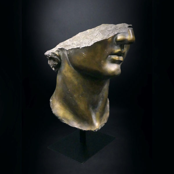 Grand fragment tête d’Apollon moulé à patine bronze sur pied métallique (3/4)